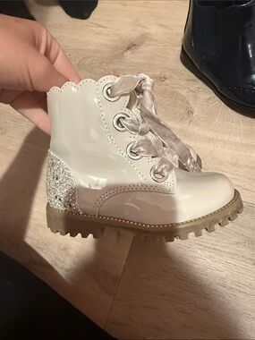 Girls Patent Cream Lace-Up Glitter Heel Boots - Elegant Everyday